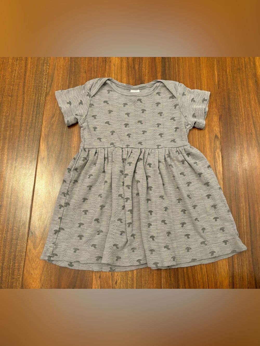 Kate Quinn grey lightweight short sleeve mushroom dress